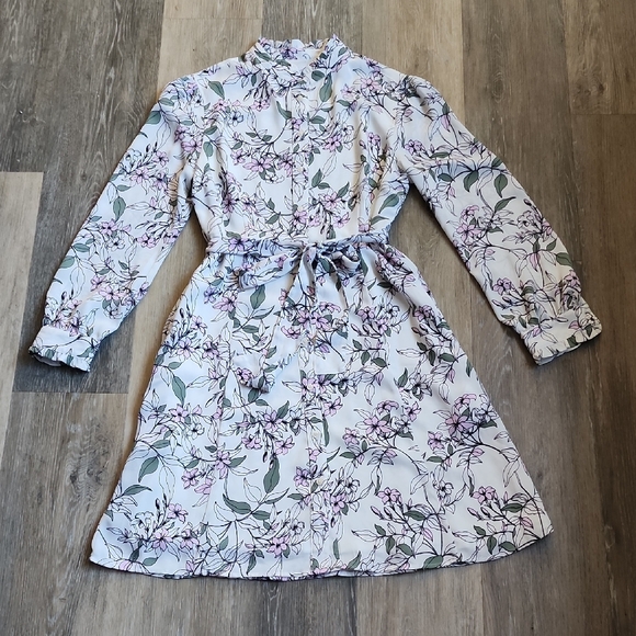 UNTUCKit Dresses & Skirts - Floral  Dress in White and Purple